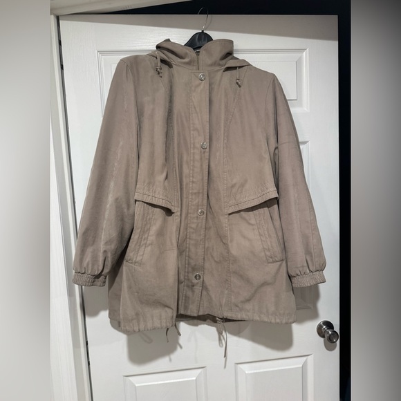 Gallery Jackets & Blazers - Vintage 80s/90s Gallery Woman's Tan Rain Jacket with Sleeve Liner Size 3x